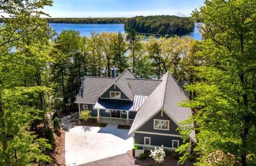 Traverse City House | Long Lake Fox Den - Dog Friendly
