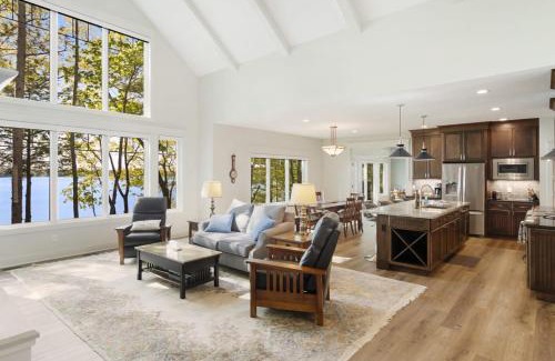 Traverse City House | Long Lake Fox Den - Dog Friendly