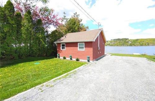 Sudbury Cottage | Long Lake Waterfront Cottage Retreat