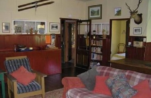 St. Arnaud House | Long Lookout, St Arnaud
