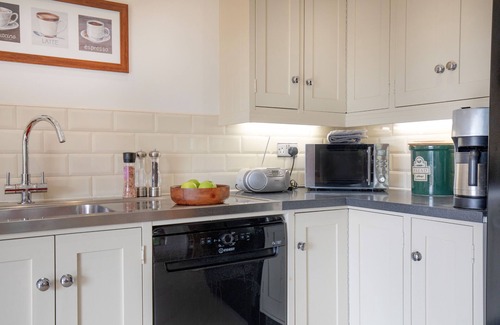 Copplestone House | Long Meadow Barn - sleeps 7 guests in 4 bedrooms