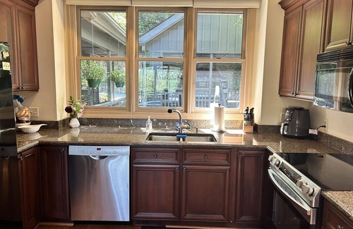 Hendersonville House | Long Range Mountain Views, Luxury Golf Club-Welcome to Champion Hills