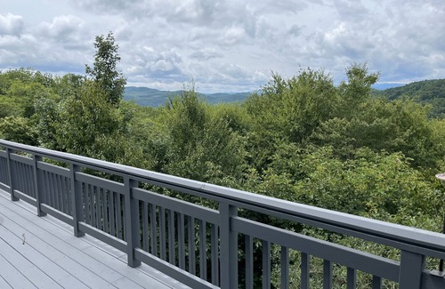 Hendersonville House | Long Range Mountain Views, Luxury Golf Club-Welcome to Champion Hills