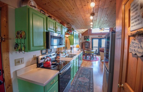 Sparta House | Long Range Mountain Views + Hot Tub!