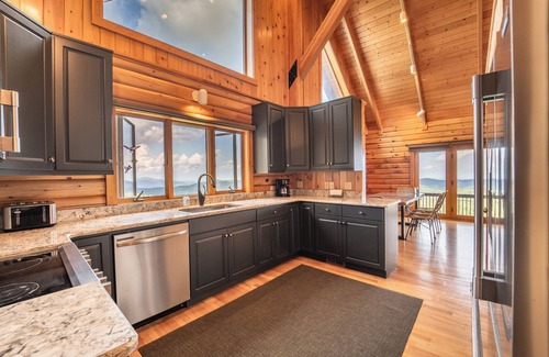 Blowing Rock House | Long Range Views! Spacious 5-bedroom House Great For Multi Families!