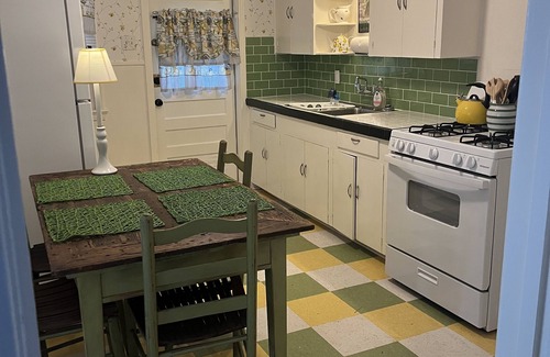 Brentwood Apartment | Long stay, comfortable, centrally located, off street parking, and fenced yards