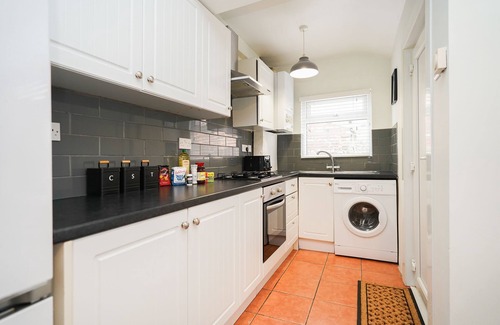 Sheffield House | LONG STAY CONTRACTORS/RELOCATION: city centre, free parking, kitchen, WiFi