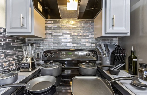 Humble House | Long Stay ready home w/garage, full kitchen and a hint of luxury