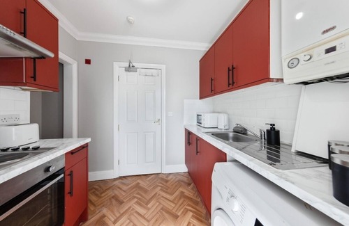 Gravesend Apartment | Long Stay Ready | King Bed | Kitchen | WiFi | Town