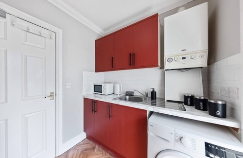 Gravesend Apartment | Long Stay Ready | King Bed | Kitchen | WiFi | Town
