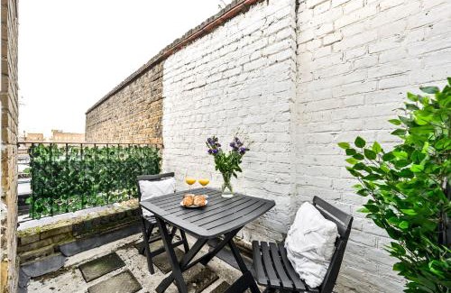 Angel Apartment | Long Stays Angel Apartment with Terrace