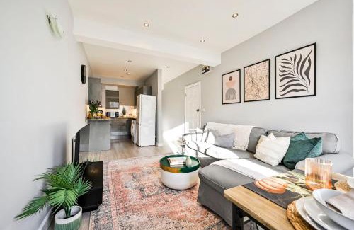Angel Apartment | Long Stays Angel Apartment with Terrace