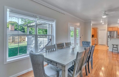 Martha Jefferson House | Long Street Cottage - 5 bdrm/3.5 bath - North Downtown