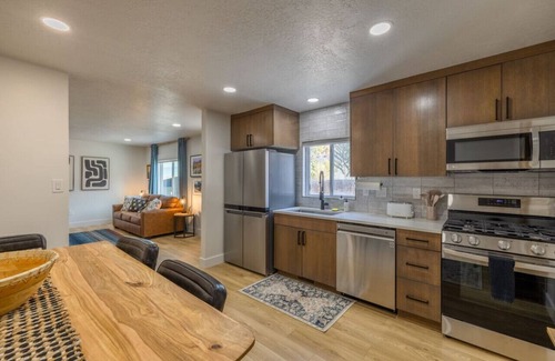 Fairpark Apartment | Long Term|Downtown|Skier's Hideaway