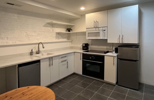 Greenpoint Apartment | Long-term renters welcome (20% discount) 3-room apt in prime area of Brooklyn.