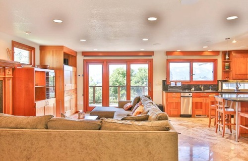 Northwood - Tara House | Long-Term Stay at Lavish & Serene Hilltop Mansion