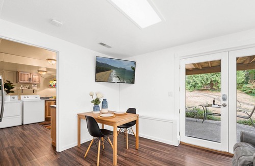 Bothell House | Long Term Stay Discount. Business, Couples and Families Welcome/Ground Floor