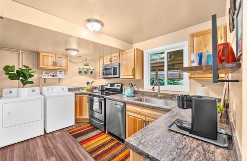 Bothell House | Long Term Stay Discount. Business, Couples and Families Welcome/Ground Floor