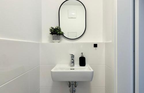 Grinzing Apartment | Long Term Stay - Near Klinik Floridsdorf - On-Site Parking for 19,90 Eur
