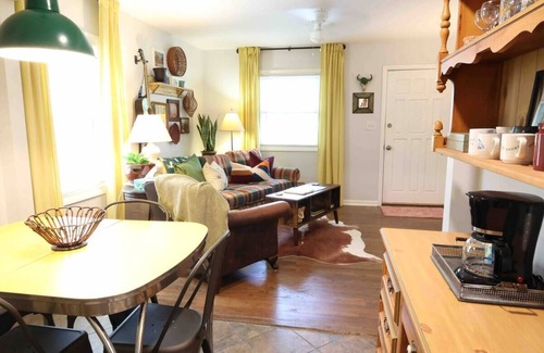 Kansas City House | LONG TERM STAY - Request for Booking Future Dates