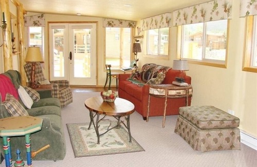 Breckenridge Ski Chalet | Long Term Winter Rentals (31 days minimum). PREFER RETIRED RENTERS.