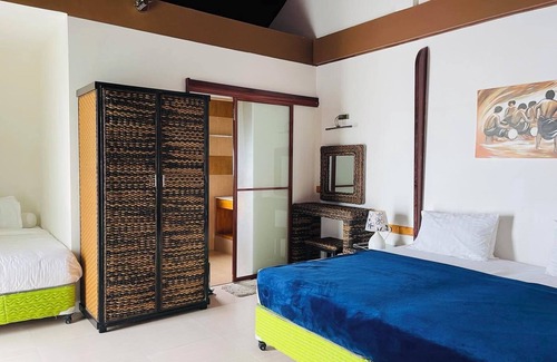 Gan House | LongBeach Laamu
