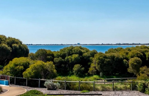 Port Kennedy House | Longbeach Retreat, Beautiful Ocean views at your fingertips