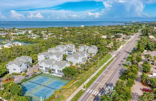 Whitney Beach Apartment | Longboat Key Cedars Beach House-Pet Friendly-2 Minute To The Beach