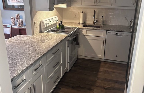 Bay Isles Condo | Longboat Key, FL 2bd, 2ba condo available, Dec’25 & Jan’26. Steps to the beach!