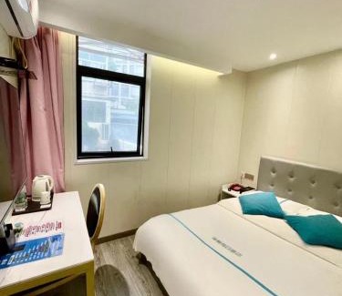 Changning Hotel | Longchen Holiday Hotel