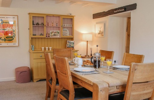 Edgmond House | LONGCOURT COTTAGE, pet friendly in Edgmond, Shropshire