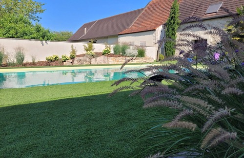 Marnay House | Longère with swimming pool, ideal for 5 couples with 8 children/teenagers.