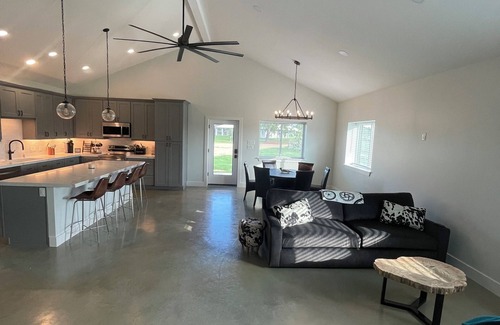 Warda Apartment | Longhorn Barn: Newly Built 2-bedroom apartment on Mountain Bike Ranch in Warda