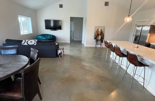 Warda Apartment | Longhorn Barn: Newly Built 2-bedroom apartment on Mountain Bike Ranch in Warda
