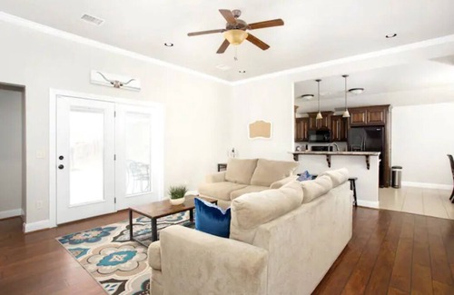 Amarillo House | Longhorn Getaway-NEW!-3 bedrooms- sleeps 10!