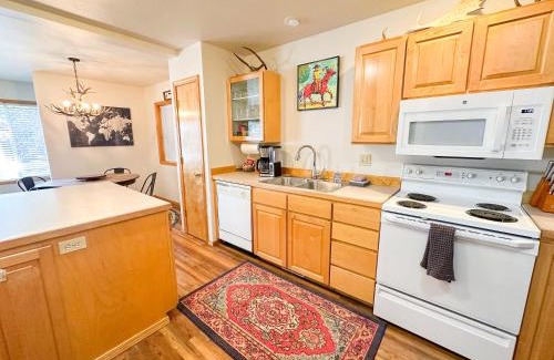 McCall House | Longhorn Hideaway by Casago McCall - Donerightmanagement