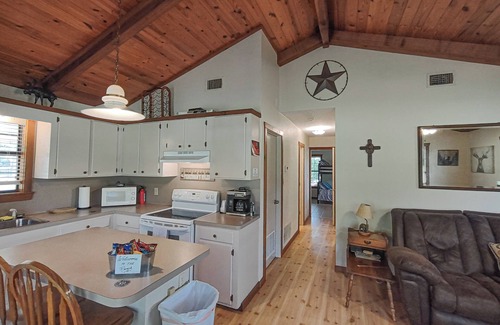 Edom House | Longhorn Lake House - Arcridgeranchresort.com