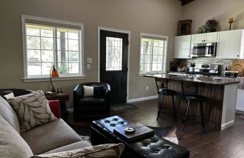 Jeddo Cabin | Longhorn Lodge