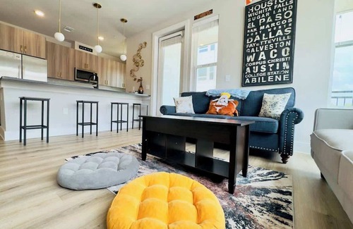 McNeil Apartment | Longhorn-Themed 2BR | Near UT & Q2 Stadium