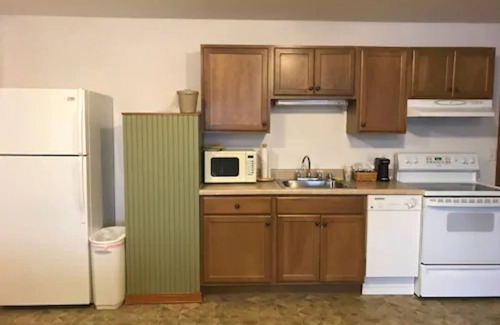 Sitka Cabin | Longliner Lodge and Suites