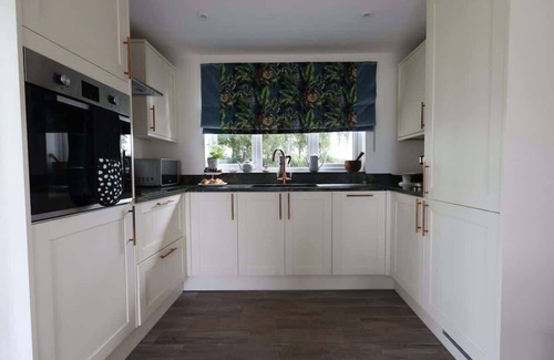 Trowle Common House | Longscroft Lodge - Sleeps 4