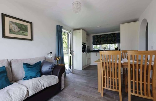 Trowle Common House | Longscroft Lodge - Sleeps 4