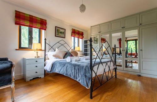 Trowbridge House | Longscroft Manor Retreat - Bradford-on-Avon