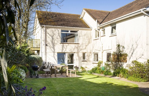 Gwithian Apartment | Longships Apartment - two bedroomed apartment within a 15 min walk of the beach.