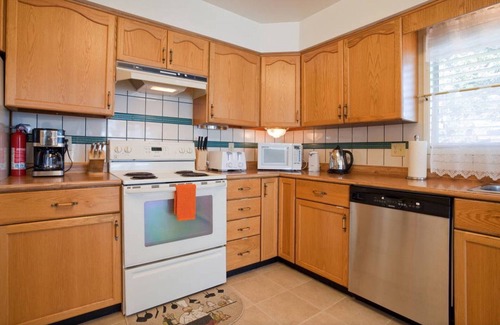 Sidney House | Longstay Sidney Beachfront on Roberts Bay Near Victoria B.C.