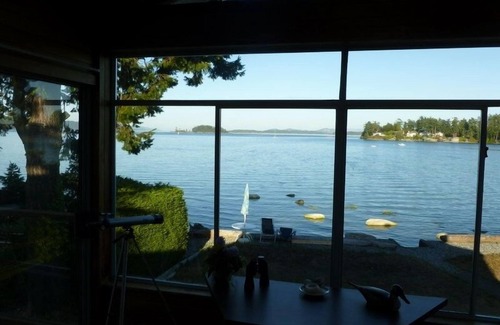 Sidney House | Longstay Sidney Beachfront on Roberts Bay Near Victoria B.C.