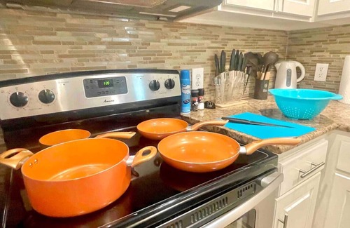 North Houston Apartment | LongStayDiscount, pool/gym/bbq/KINGbed@theHeights