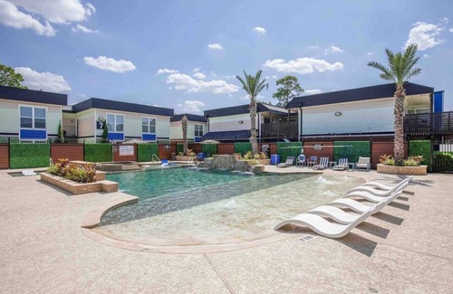 North Houston Apartment | LongStayDiscount, pool/gym/bbq/KINGbed@theHeights
