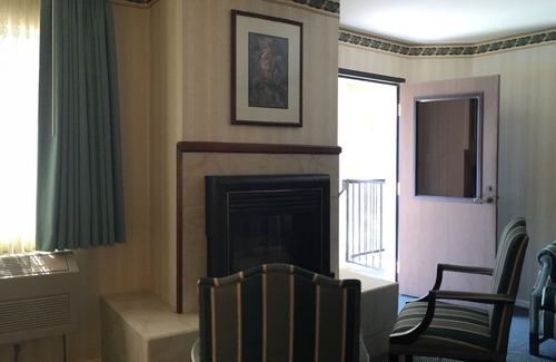 Amargosa Valley Hotel | Longstreet Inn & Casino