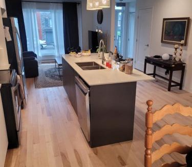 Longueuil House | Longueuil homestay